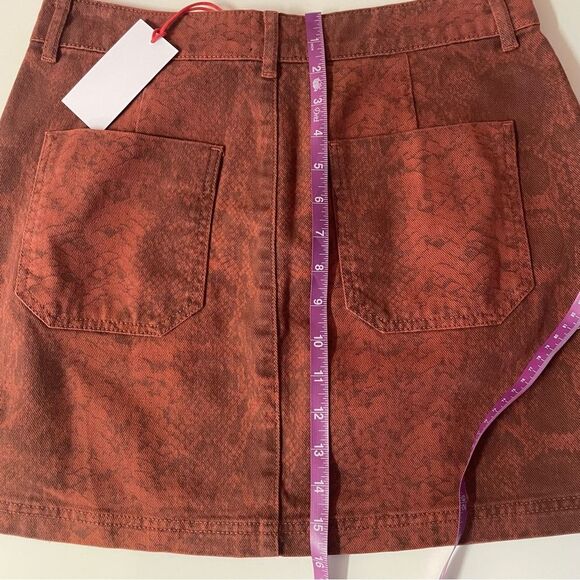 BDG NWT Rust Snake Print Denim Mini Skirt Size M - Picture 7 of 12